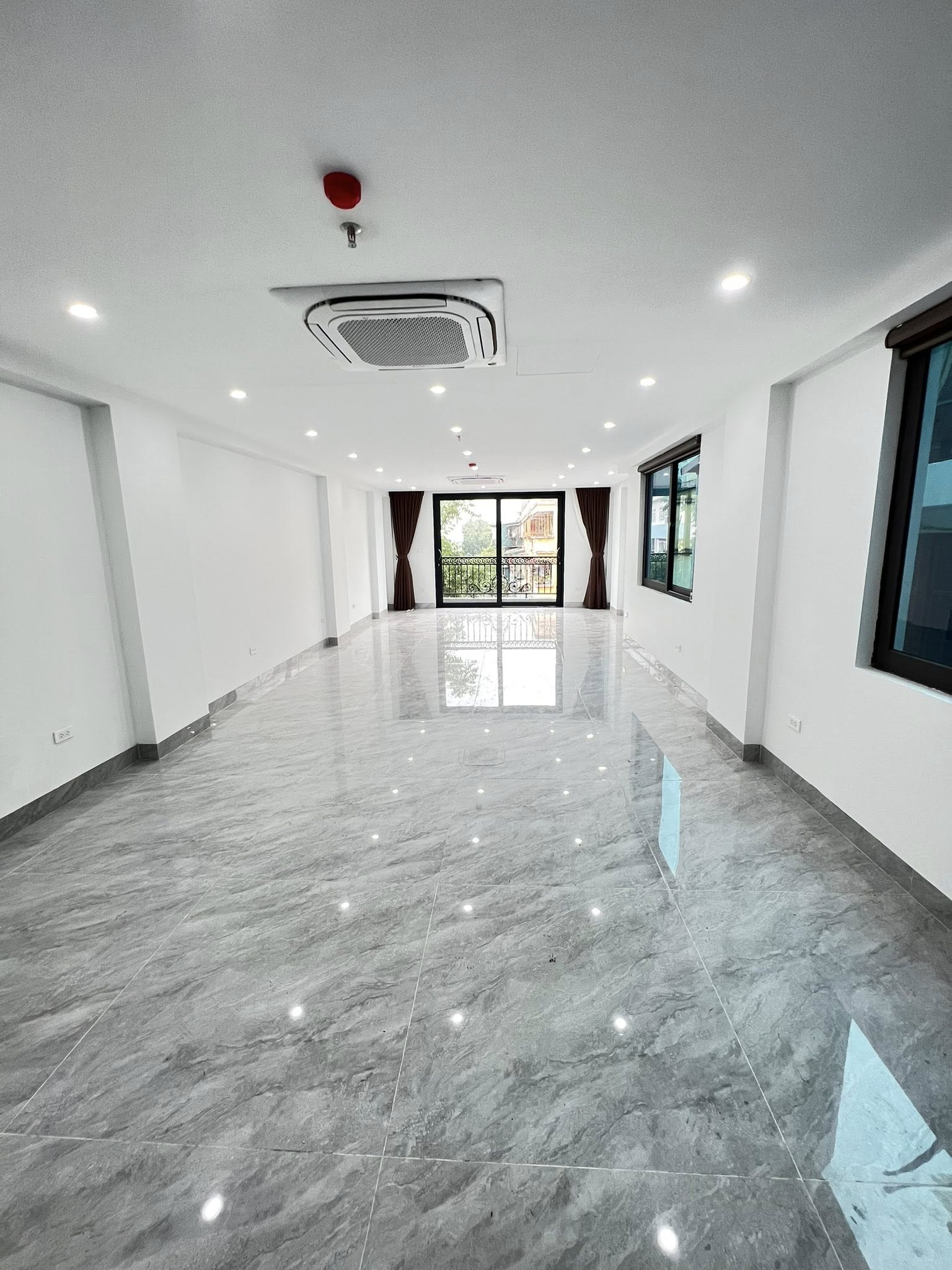 Cho thuê MBKD Thang Máy Phố Đặng Văn Ngữ 4 tầng x 80m2, thông sàn KD đỉnh - Ảnh 3